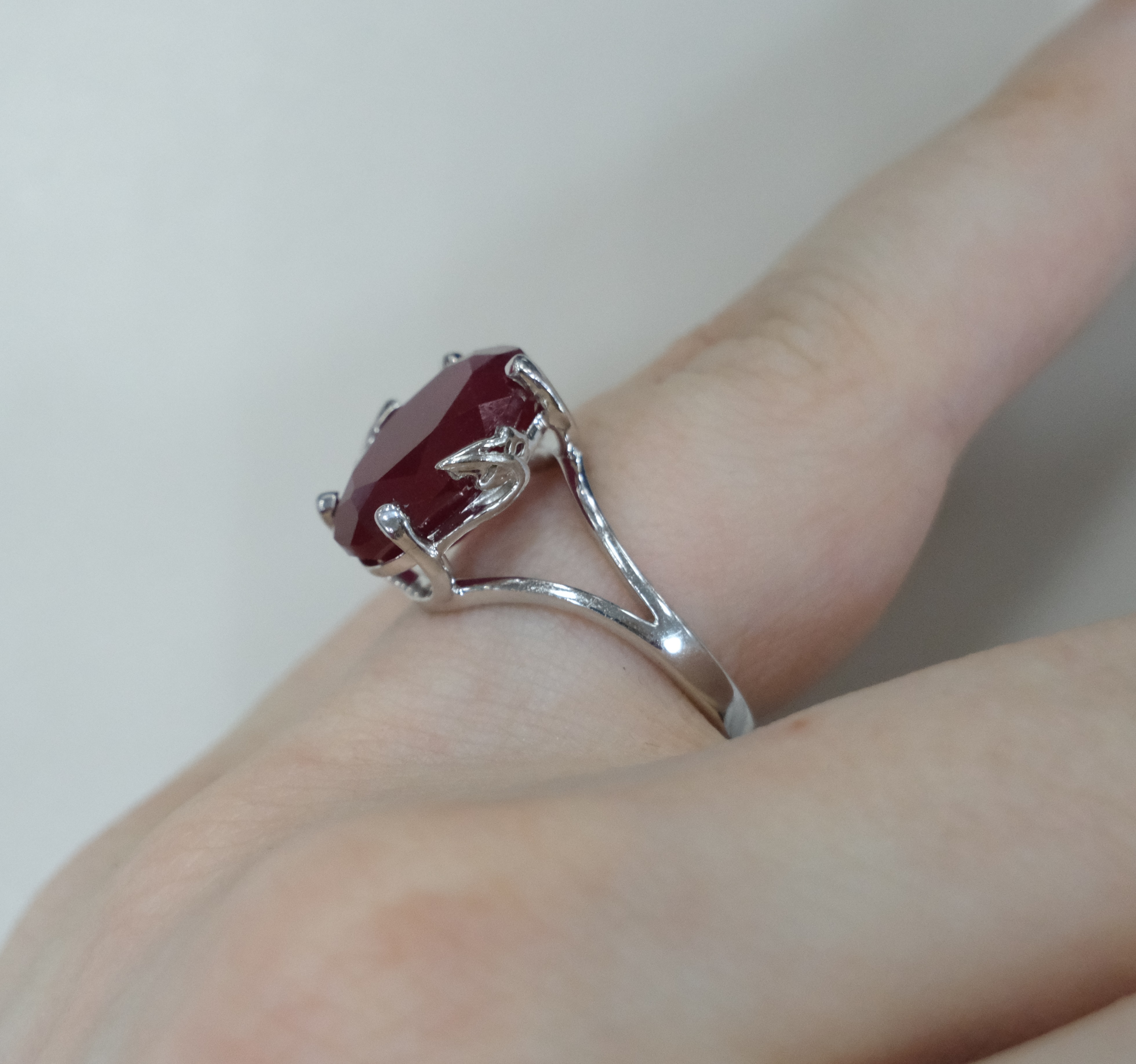 Серебряное кольцо с рубином